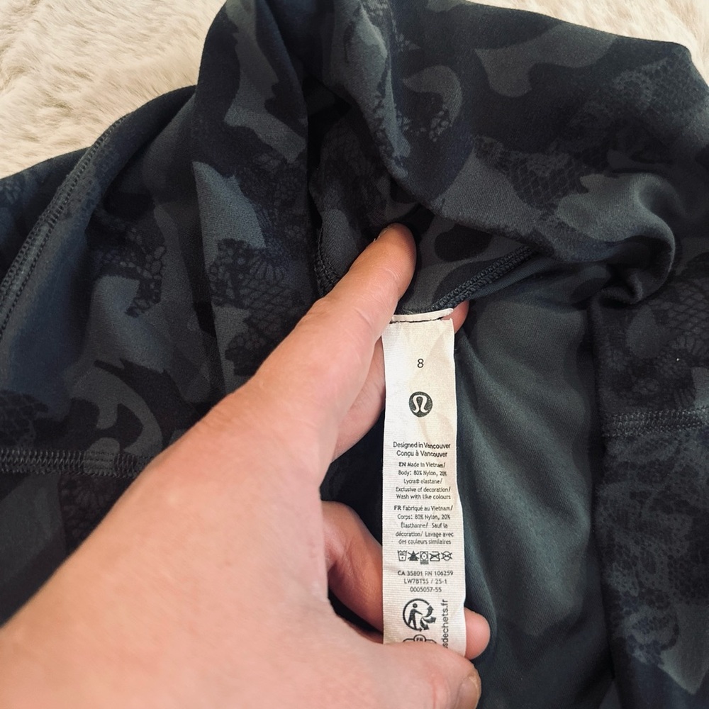 lululemon athletica Dark Camouflage Women Shorts - Picture 5 of 5